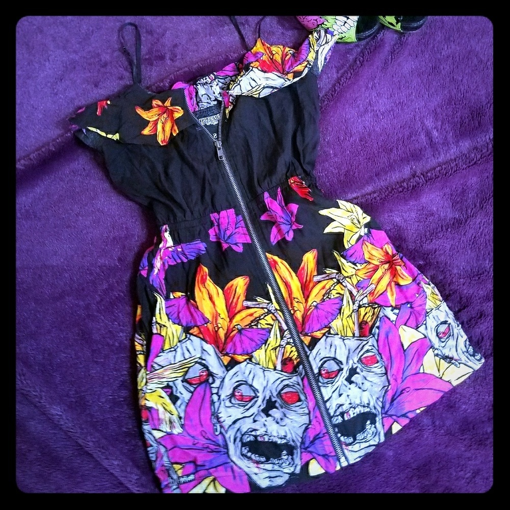 EUC IRON FIST ZombieTiki Ruffle Zip Dress🌺